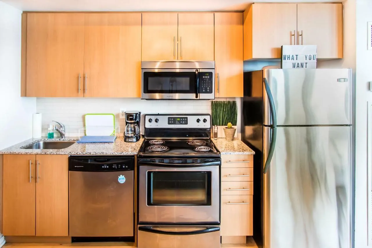 아파트 Micasa Suites - Stylish Condo In Maple Leaf Square 토론토